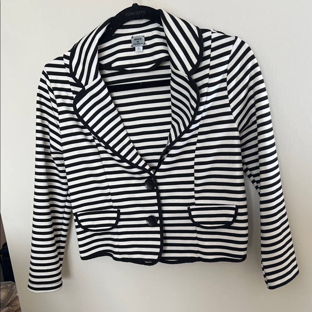 Poof! Women's Black and White Striped Blazer
Size Medium If small size it fits!